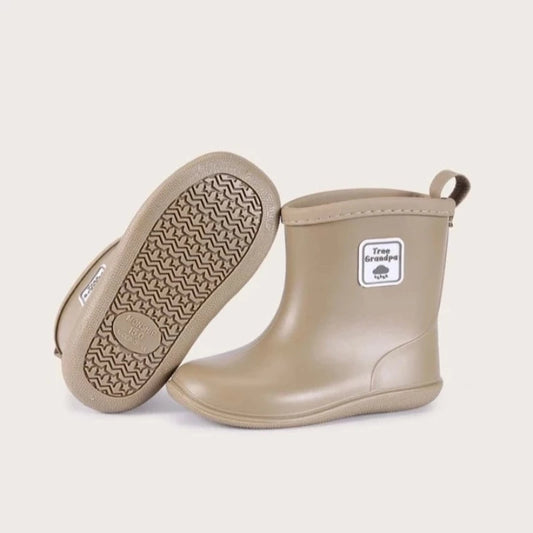 Krótkie kalosze dziecięce z antypoślizgową podeszwą Krótkie kalosze dziecięce z antypoślizgową podeszwą