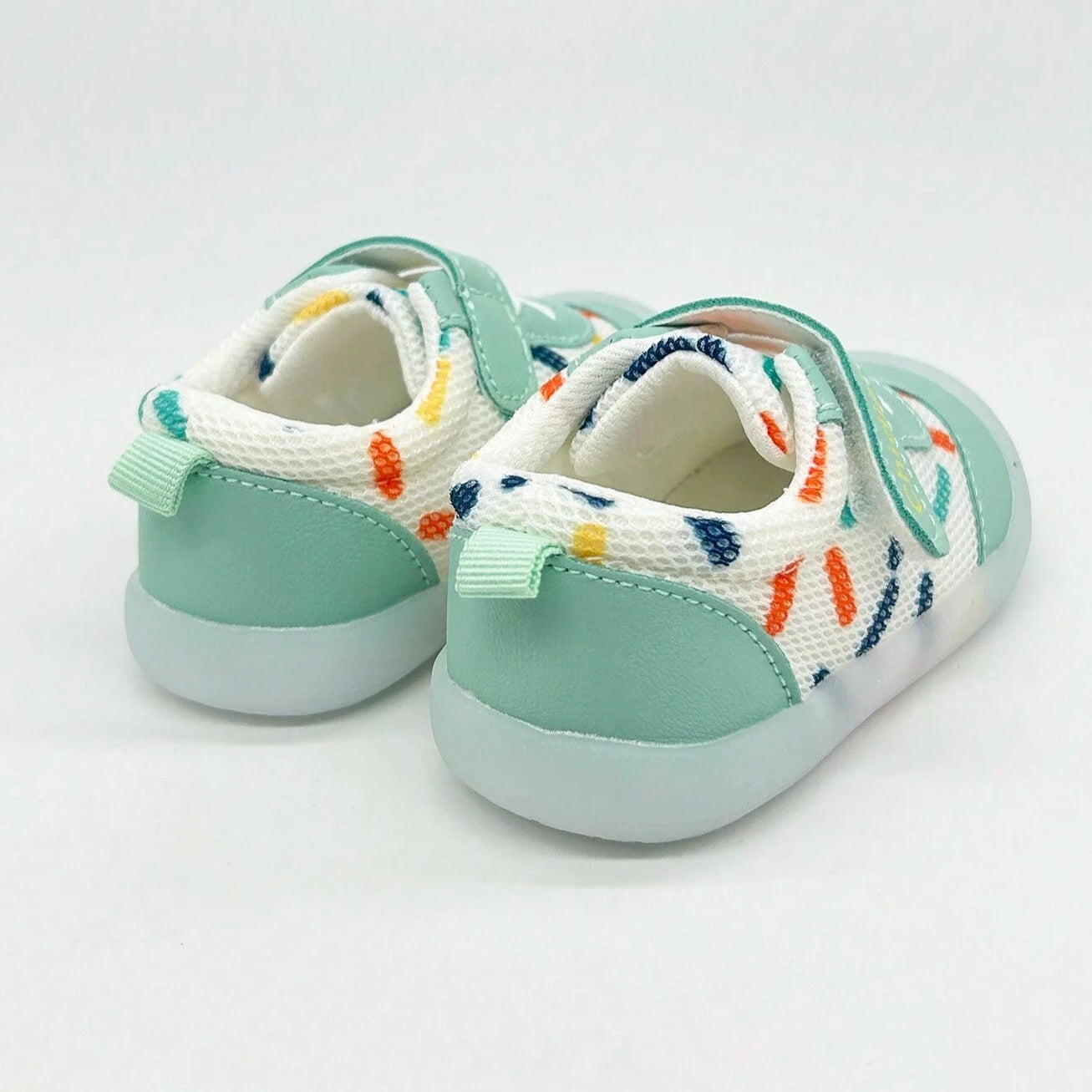 Buty sportowe niemowlęce z szerszym przodem