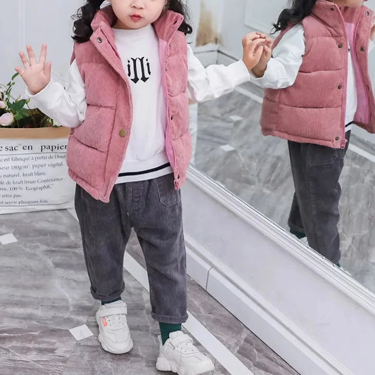 Bezrękawnik dziewczęcy o sztruksowym wykończeniu Bezrękawnik dziewczęcy o sztruksowym wykończeniu