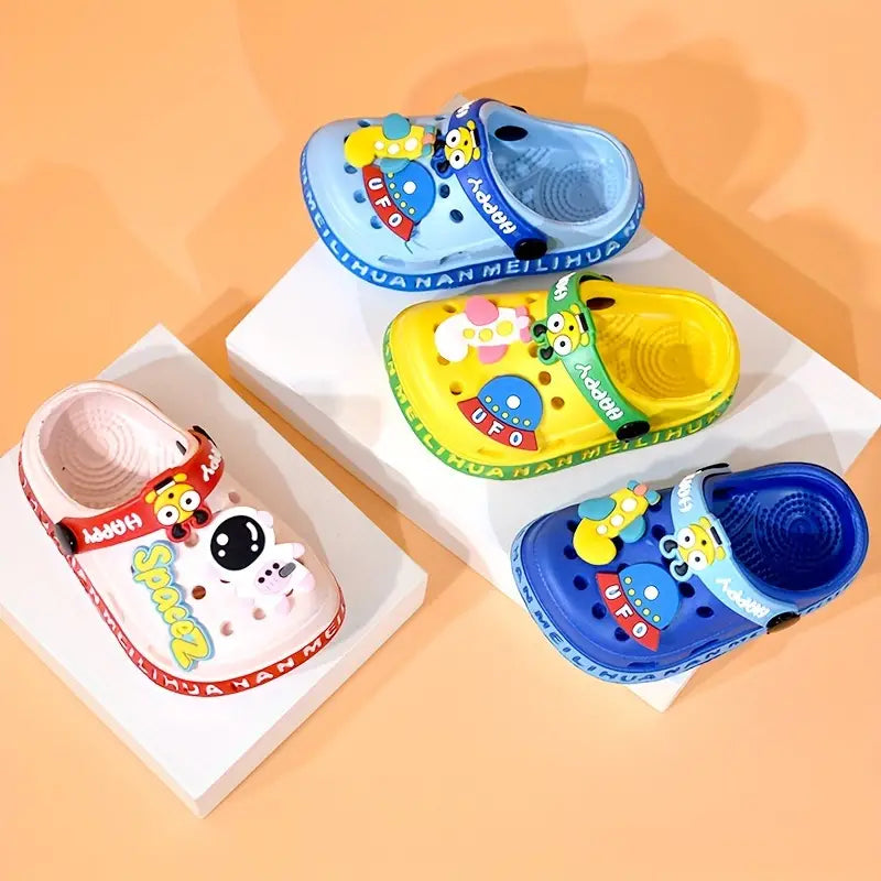 Buty chłopięce klapki z kosmicznymi przypinkami - Miziu.pl