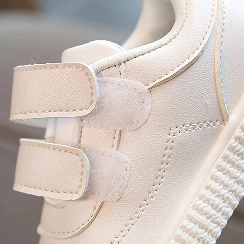 Buty chłopięce sportowe zapinane na rzep - Miziu.pl