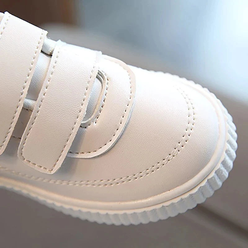 Buty chłopięce sportowe zapinane na rzep - Miziu.pl