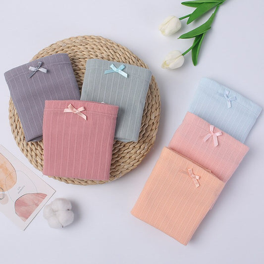 Majtki ciążowe bawełniane z kokardką w jasnych kolorach Majtki ciążowe bawełniane z kokardką w jasnych kolorach