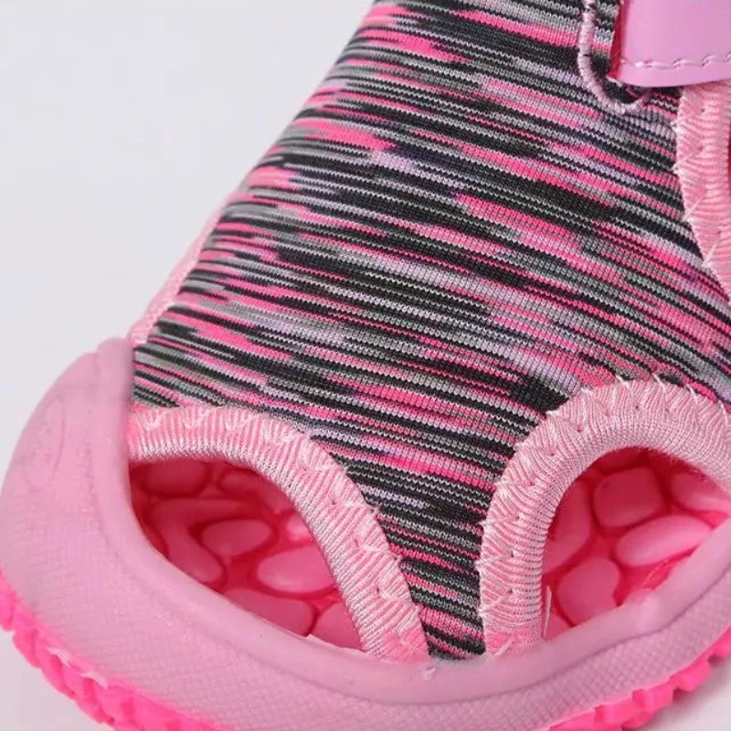 Buty dziewczęce zakryte sandałki z elastyczną podeszwą - Miziu.pl