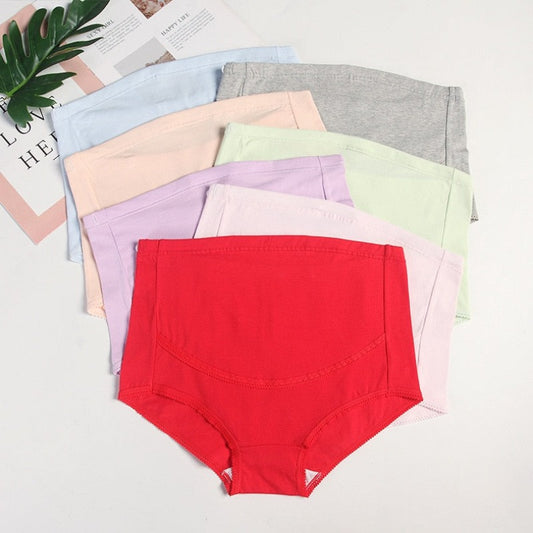 Majtki ciążowe z wysokim stanem w jasnych kolorach Majtki ciążowe z wysokim stanem w jasnych kolorach