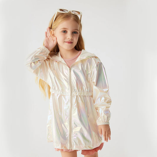 Kurtka dziewczęca wiosenna z połyskującego materiału Kurtka dziewczęca wiosenna z połyskującego materiału