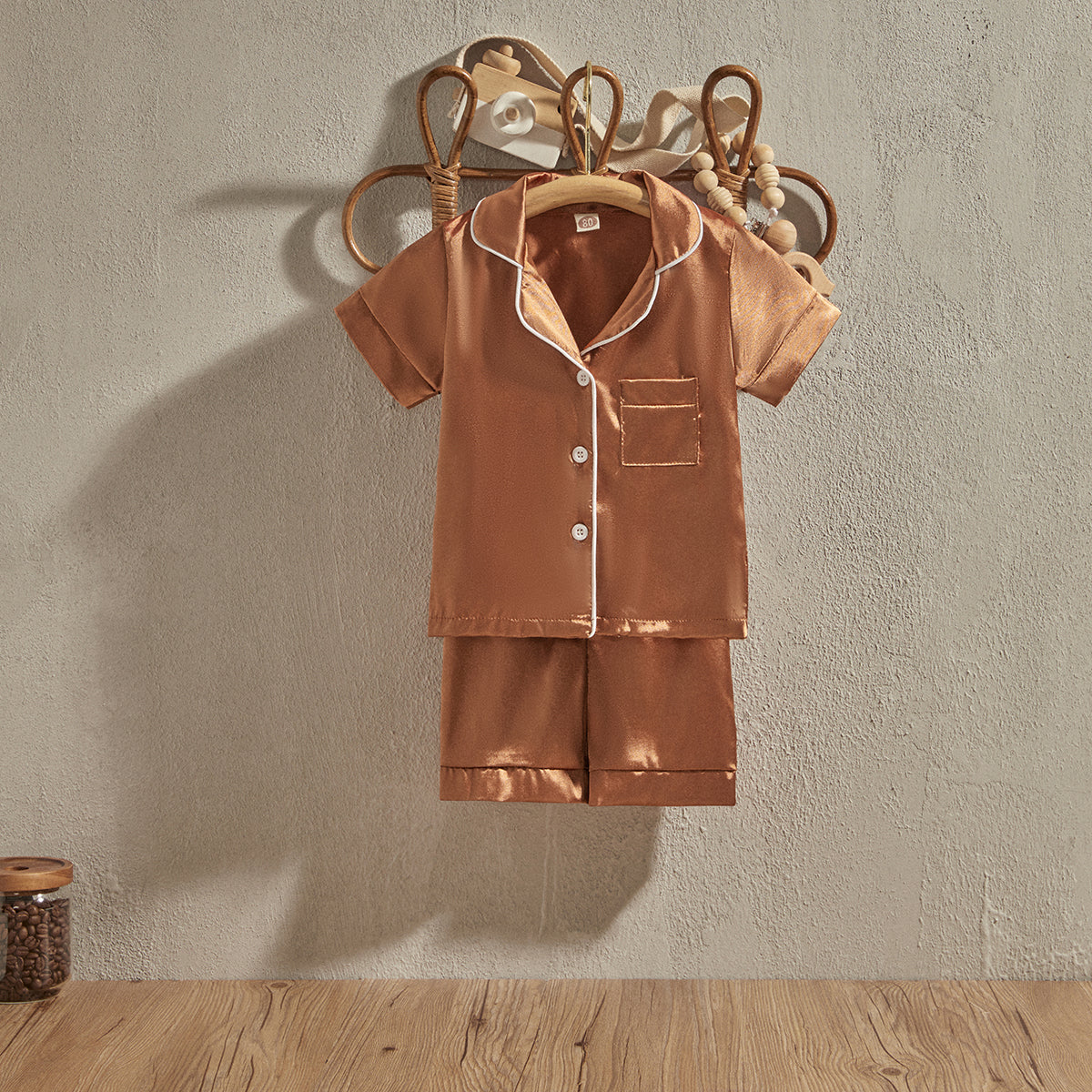 Piżamka z krótkim rękawem i spodenkami o gładkim wzorze Brązowy