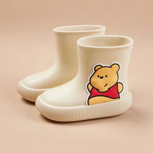 Kalosze dziecięce na grubej podeszwie z Kubusiem Puchatkiem Kalosze dziecięce na grubej podeszwie z Kubusiem Puchatkiem