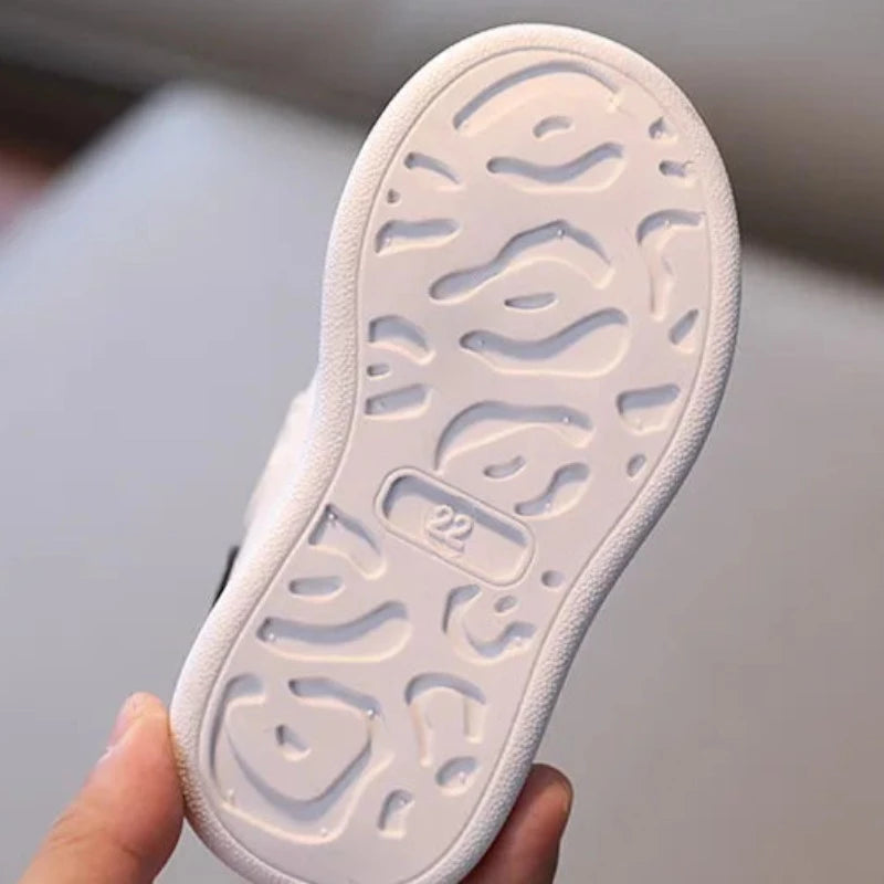 Sportowe buty dziewczęce z misiem - Miziu.pl