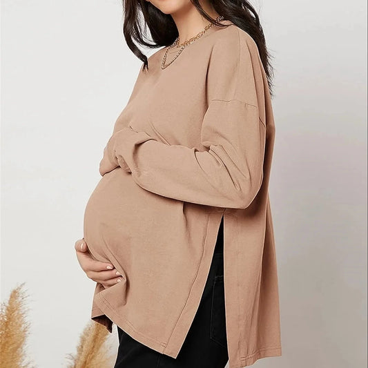 Koszulka dla kobiet w ciąży z długim rękawem i rozcięciem po bokach Koszulka dla kobiet w ciąży z długim rękawem i rozcięciem po bokach