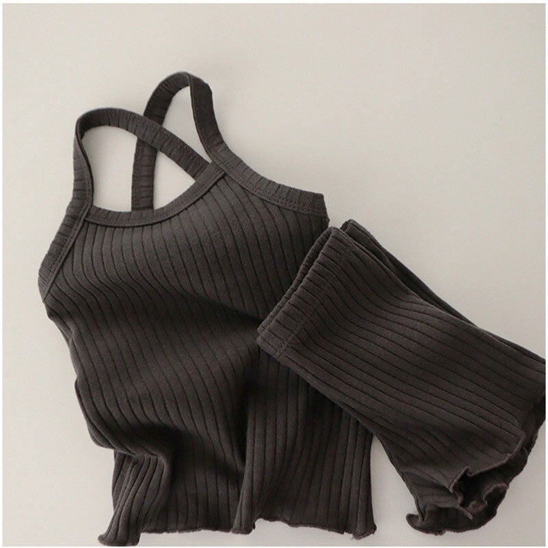 Piżama dziewczęca krótki komplet prążkowany Piżama dziewczęca krótki komplet prążkowany Ciemnobrązowy