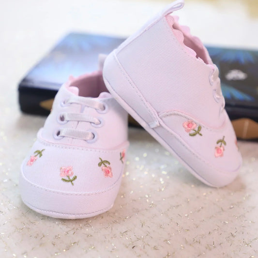 Sportowe buciki w kwiatuszki Sportowe buciki w kwiatuszki