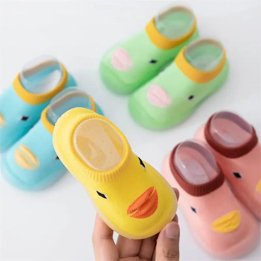 Buciki niemowlęce ze skarpetką w kaczuszki Buciki niemowlęce ze skarpetką w kaczuszki