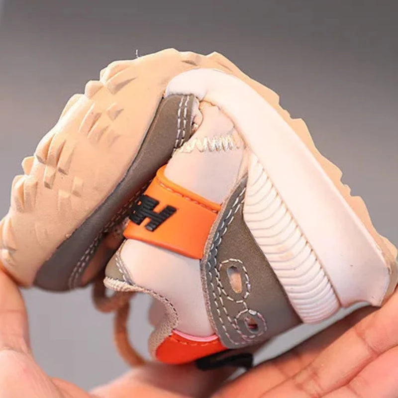 Sportowe buty dziewczęce ze ściągaczem na sznurówkach