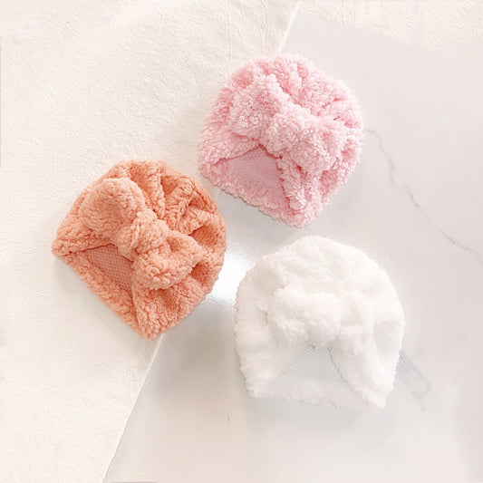 Czapeczka zimowa dla dziewczynki futrzana z kokardką Czapeczka zimowa dla dziewczynki futrzana z kokardką