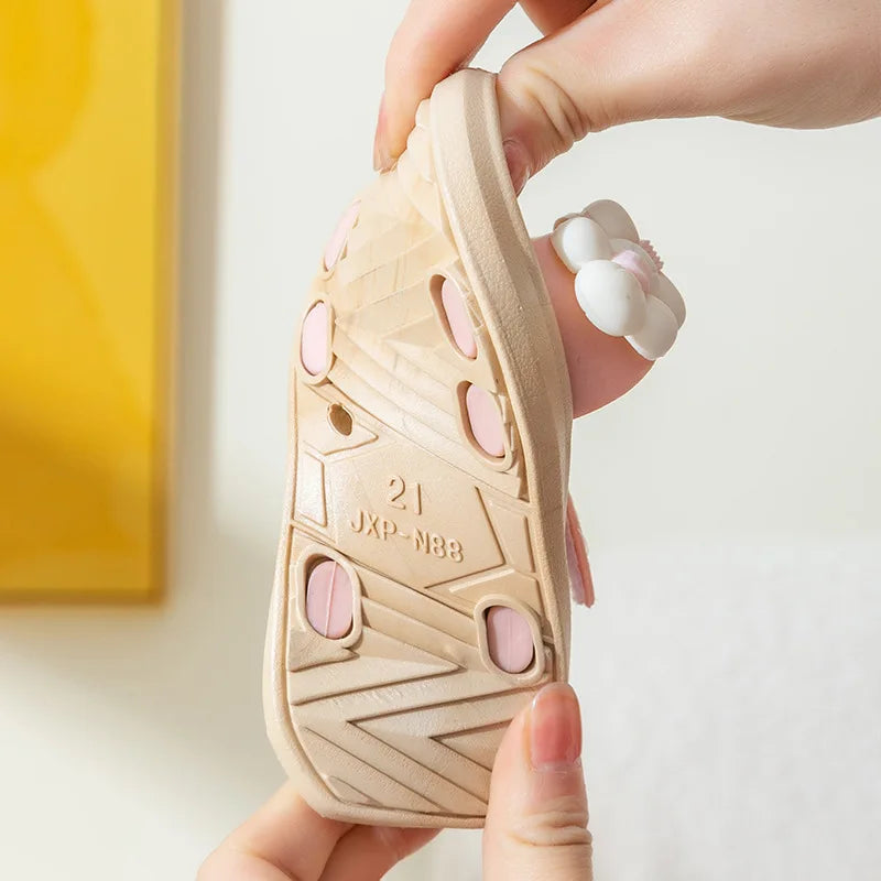 Buty niemowlęce sandałki z kwiatkami zapinane na rzep - Miziu.pl