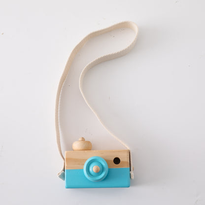 Zabawka drewniana w kształcie aparatu zawieszka - Miziu.pl