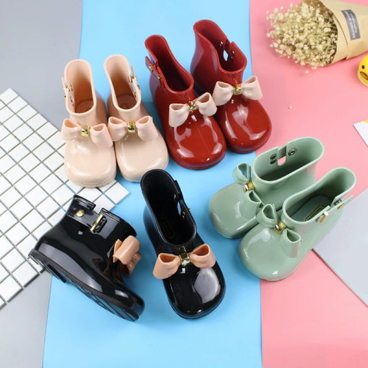 Krótkie kalosze dziecięce z kokardką Krótkie kalosze dziecięce z kokardką