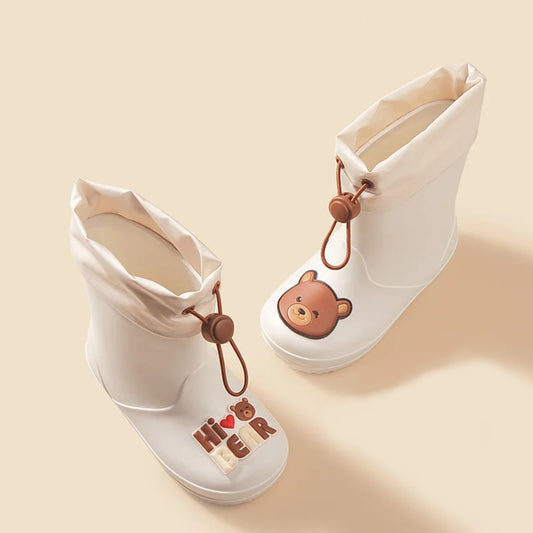 Kalosze dziecięce z misiem i ściągaczem zabezpieczającym Kalosze dziecięce z misiem i ściągaczem zabezpieczającym