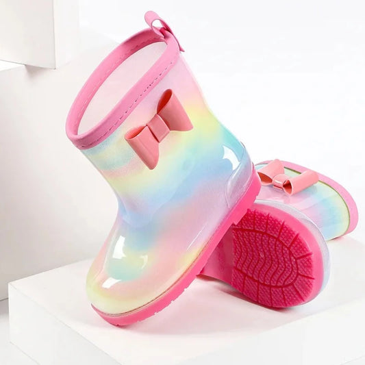 Krótkie kalosze dziecięce na grubszej podeszwie Krótkie kalosze dziecięce na grubszej podeszwie