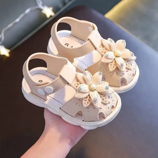 Buty niemowlęce eleganckie zapinane na napy z kwiatkiem Buty niemowlęce eleganckie zapinane na napy z kwiatkiem