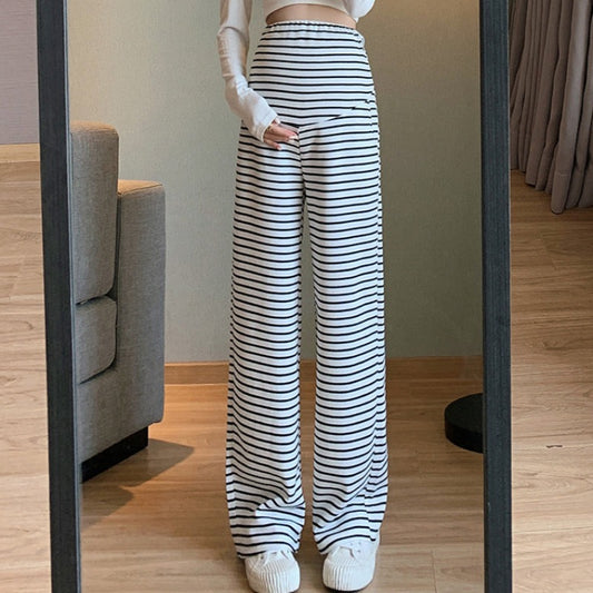 Spodnie ciążowe z miękkiego materiału w paski Spodnie ciążowe z miękkiego materiału w paski