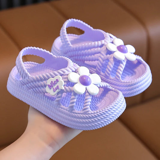 Buty dziewczęce sandałki z cienkimi paseczkami i motywem kwiatków Buty dziewczęce sandałki z cienkimi paseczkami i motywem kwiatków