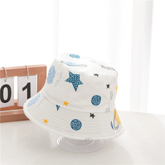 Czapka dla chłopca typu bucket we wzorki Czapka dla chłopca typu bucket we wzorki