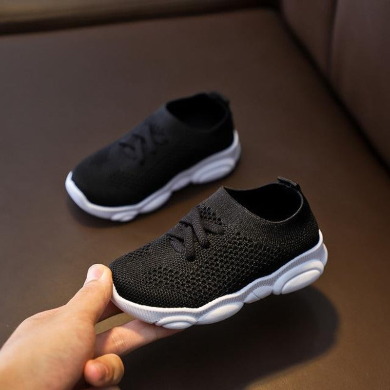 Buty sportowe dziewczęce z siateczką - Miziu.pl