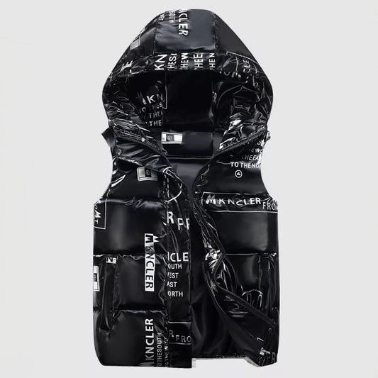 Bezrękawnik chłopięcy z nadrukiem i kapturem Bezrękawnik chłopięcy z nadrukiem i kapturem