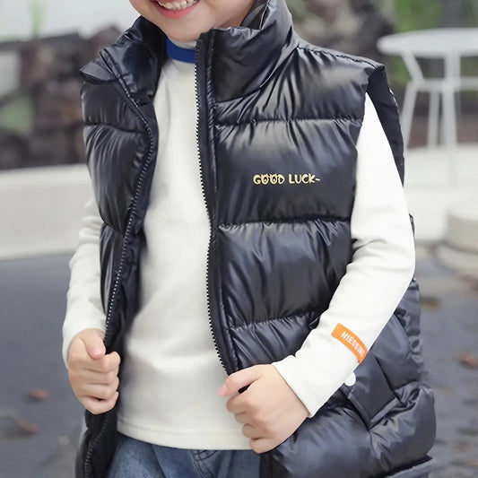 Bezrękawnik chłopięcy z połyskującego materiału Bezrękawnik chłopięcy z połyskującego materiału