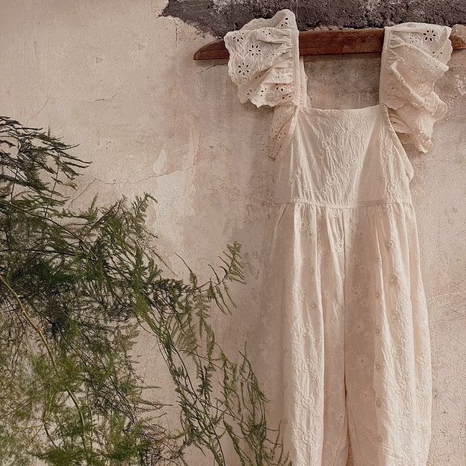 Kombinezon dziewczęcy w stylu boho wiązany z tyłu Kombinezon dziewczęcy w stylu boho wiązany z tyłu Beżowy