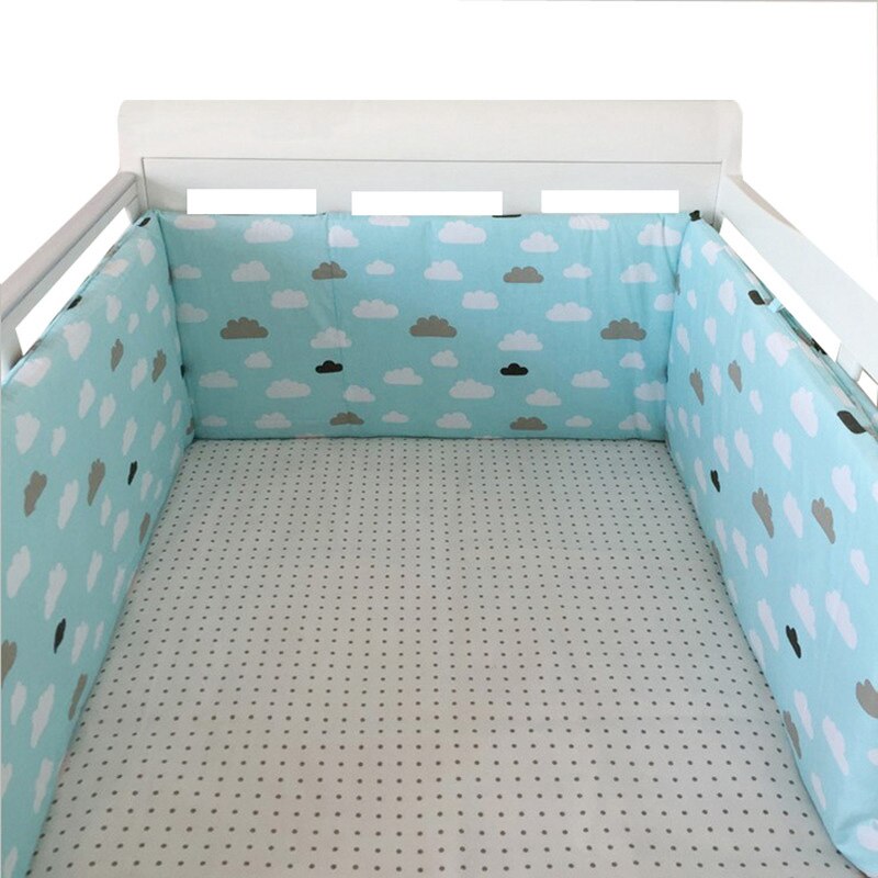 Ochraniacz na szczebelki w kształcie U lub L 150x30cm Chmurki na niebieskim tle