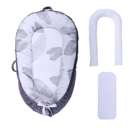 Gniazdko niemowlęce z motywem liści Gniazdko niemowlęce z motywem liści Szary z liśćmi