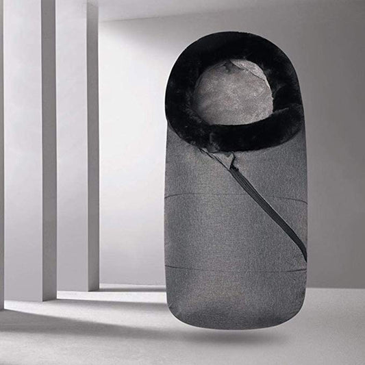 Wygodnie rozpinany śpiworek do wózka Wygodnie rozpinany śpiworek do wózka Czarny