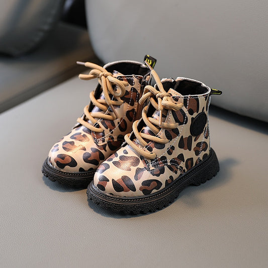 Dziewczęce buty traperki w panterkę Dziewczęce buty traperki w panterkę