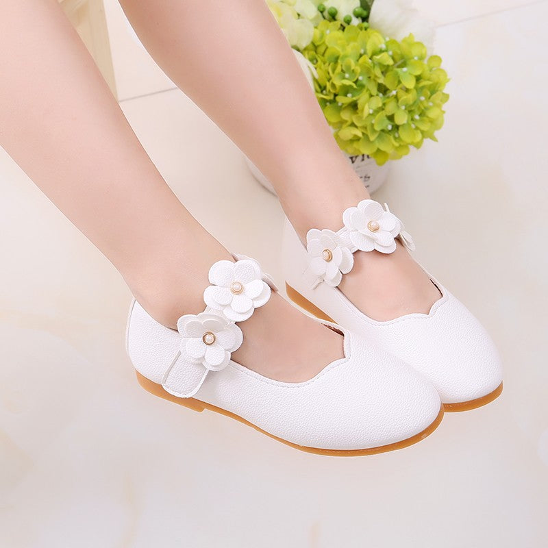 Buty z ozdobnym zapięciem - Miziu.pl