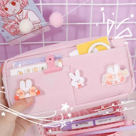 Piórnik z dodatkowymi kieszonkami Piórnik z dodatkowymi kieszonkami