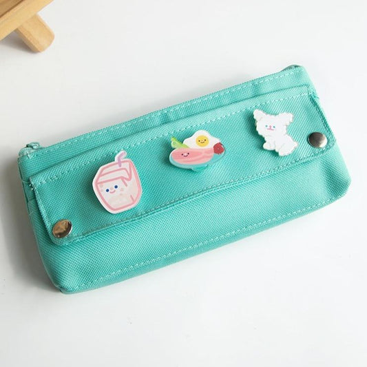 Piórnik z przypinkami Piórnik z przypinkami