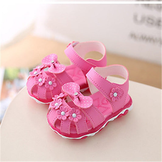 Sandałki z świecącą podeszwą Sandałki z świecącą podeszwą