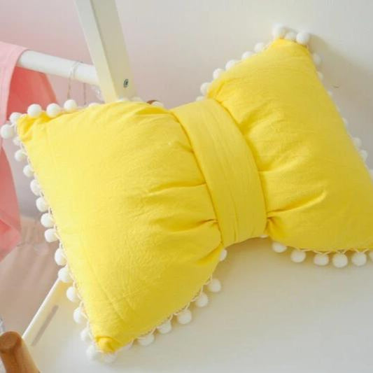 Gładka poduszka dekoracyjna w kształcie muszki Gładka poduszka dekoracyjna w kształcie muszki