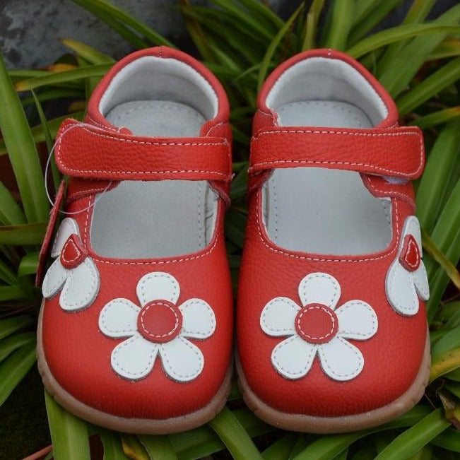 Skórzane buty z kwiatkami - Miziu.pl