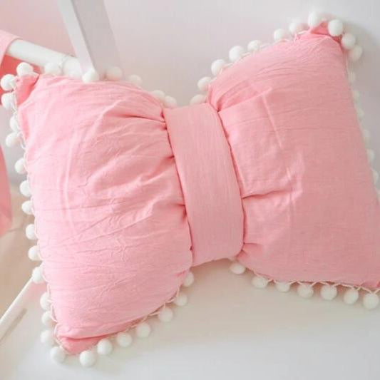 Gładka poduszka dekoracyjna w kształcie muszki Gładka poduszka dekoracyjna w kształcie muszki Różowy