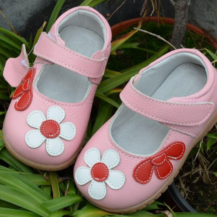 Skórzane buty z kwiatkami - Miziu.pl