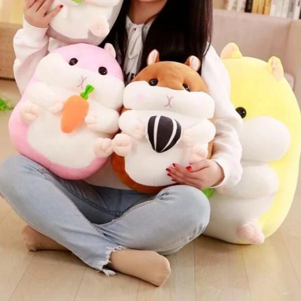 Pluszak w kształcie chomika z jedzeniem