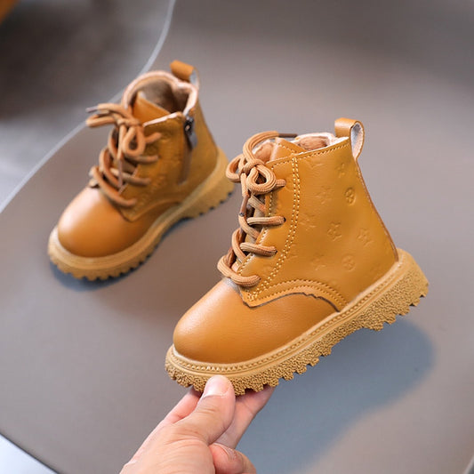 Sznurowane buciki z grubą podeszwą Sznurowane buciki z grubą podeszwą