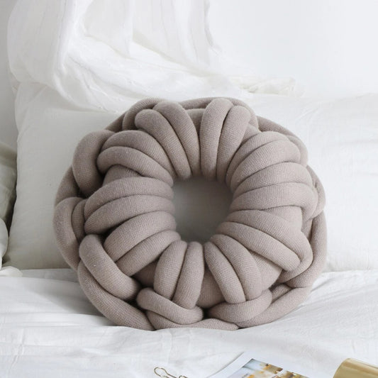 Okrągła poduszka pleciona z warkoczy Okrągła poduszka pleciona z warkoczy Szary