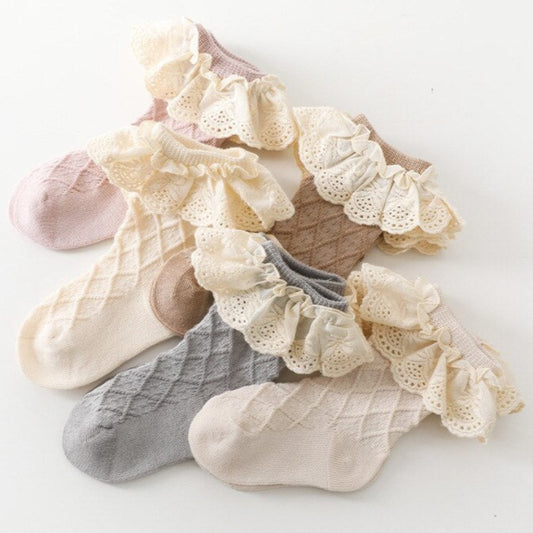 Skarpetki niemowlęce z falbanką Skarpetki niemowlęce z falbanką
