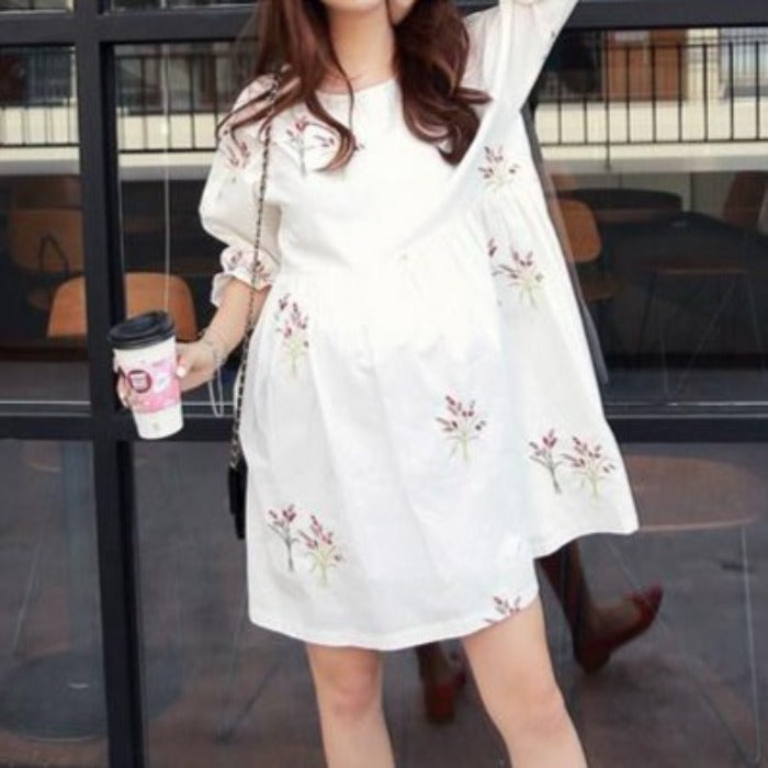 Sukienka z haftem dla kobiet w ciąży