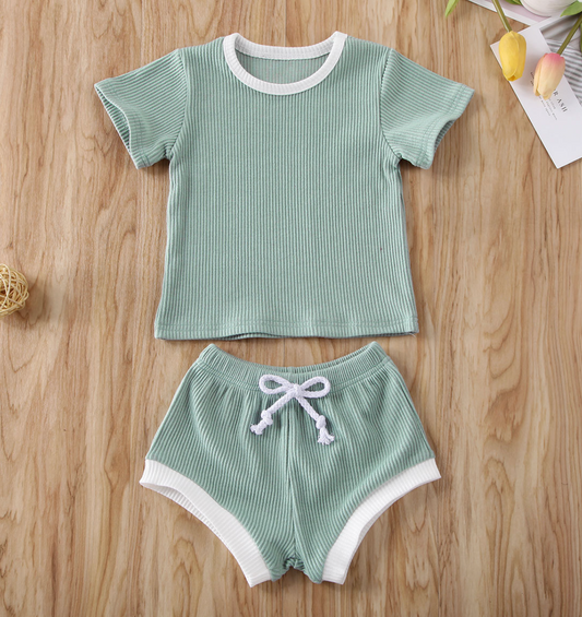 Niemowlęcy komplet z prążkowanego materiału Niemowlęcy komplet z prążkowanego materiału